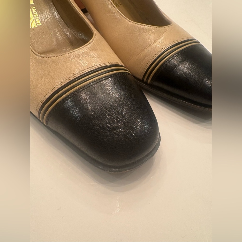Salvatore Ferragamo Women's Tan and Black Flats - Picture 2 of 5